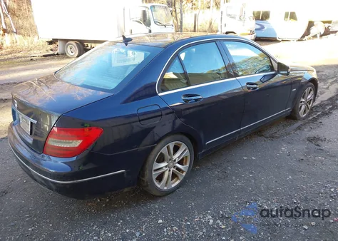 2012 Mercedes-Benz C 250 Luxury из США, поврежденный, VIN WDDGF4HB6CA610080